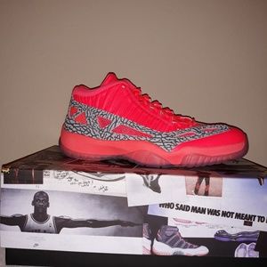 AIR JORDAN

AIR JORDAN 11 RETRO LOW IE